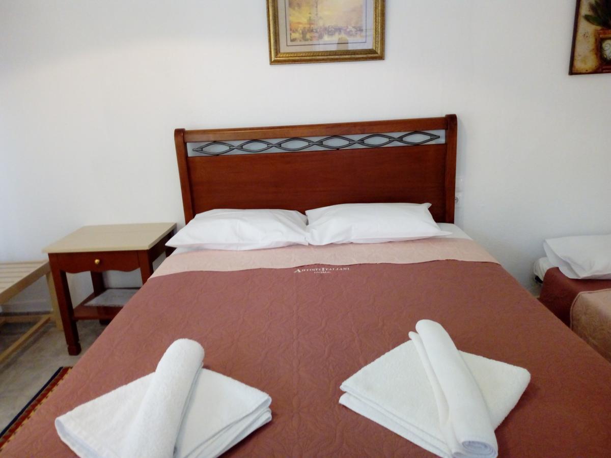 Hotel Sea View à Loutraki  Extérieur photo